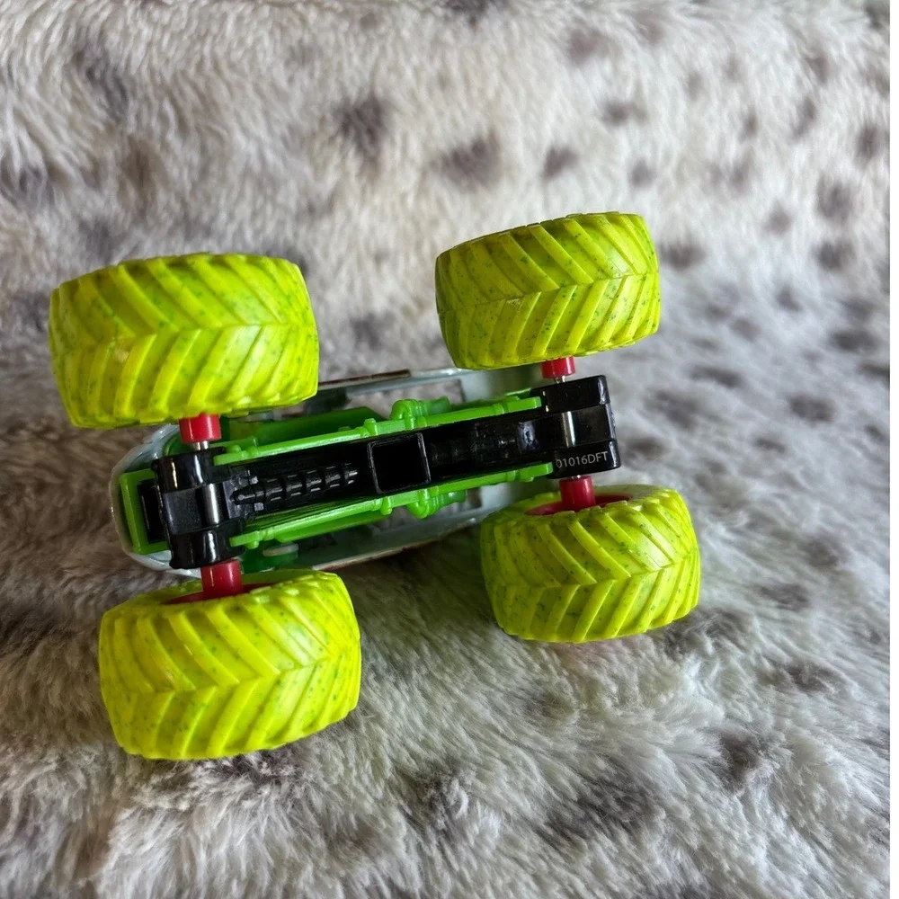 Monster Jam Zombie Monster Truck 1:64 Scale Die-Cast Toy Green Neon Tires